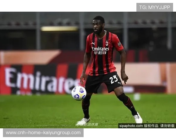 AC米兰通过快速回传与前插形成节奏变化,托莫里预判精准