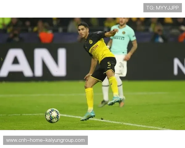 曼城边路灵活转换，多库连续变向让后卫完全跟不上